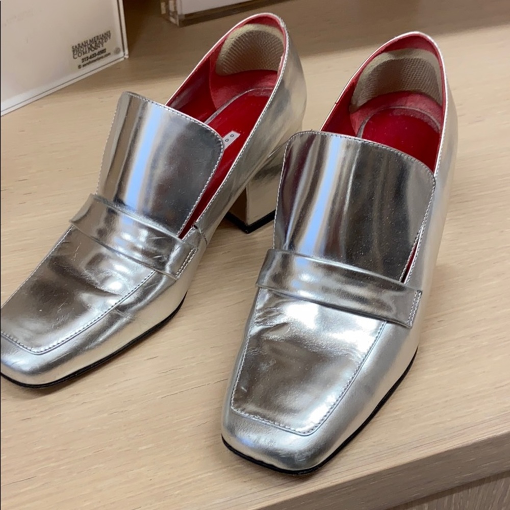 Doratevmur silver metallic loafer shoe